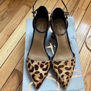 Animal print low heeled shoes.